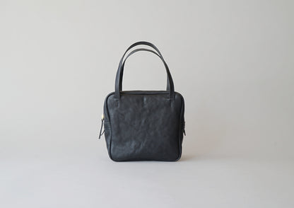 シボ黒：気持ち逆台形のミニトートバッグ