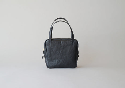 シボ黒：気持ち逆台形のミニトートバッグ