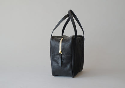 シボ黒：気持ち逆台形のミニトートバッグ