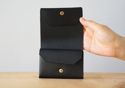 【旧モデル】タテに仕舞う二つ折り財布｜黒
