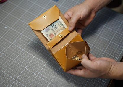 Bi-fold wallet that can be stored vertically 